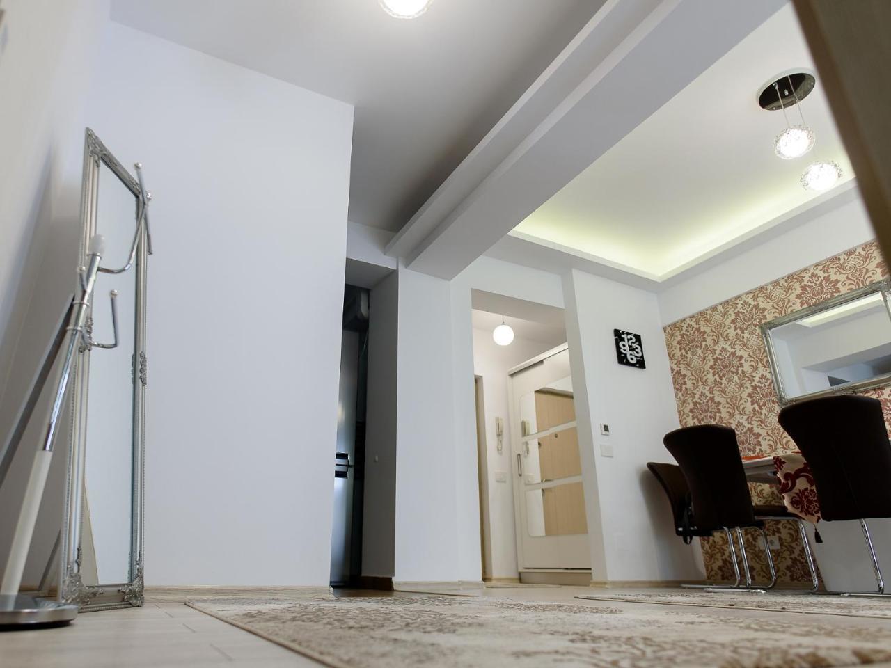 Carla'S Apartment, Airport & Train Station Shuttle Iasi Exterior photo